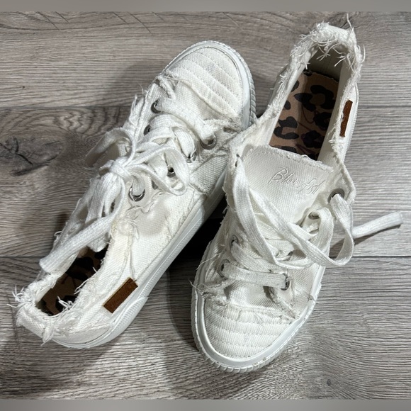 BLOWFISH Malibu Woman’s White Canvas Distressed Sneakers 6.5 - Picture 5 of 8